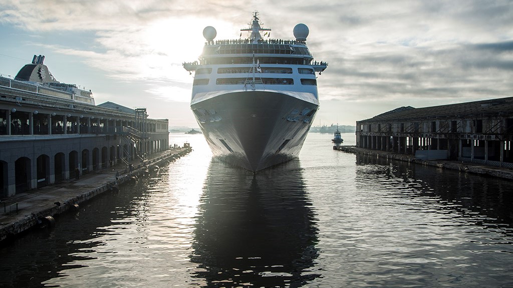cruise ship docking in Havana