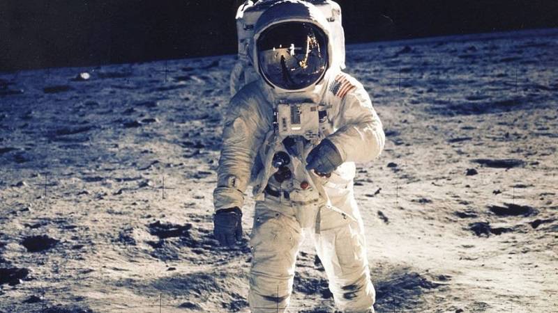 Moon Landing Inspired Richard Branson to Build His Own Spaceship
