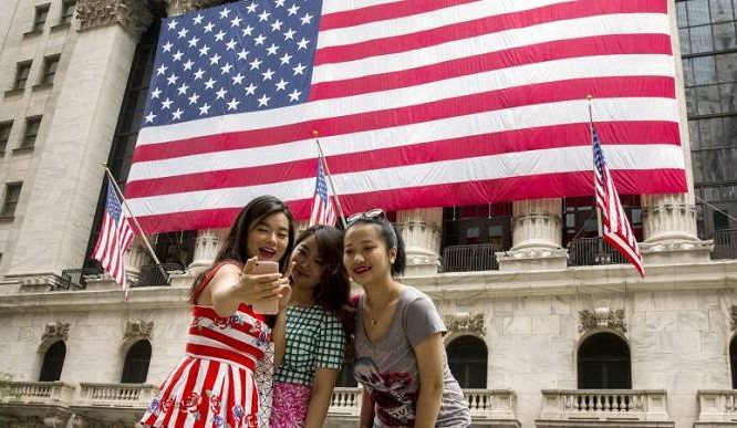 For tourists visiting Washington, the historic White House is a major attraction! However, the rhetoric coming out of the building is turning Chinese visitors away.