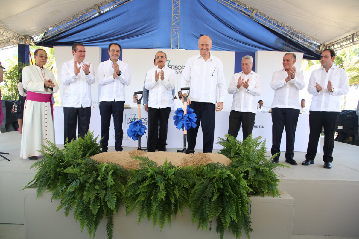 President Medina and guests in Miche