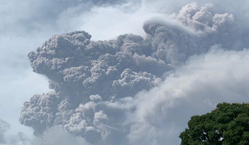 plumes of the La Soufriere volcano