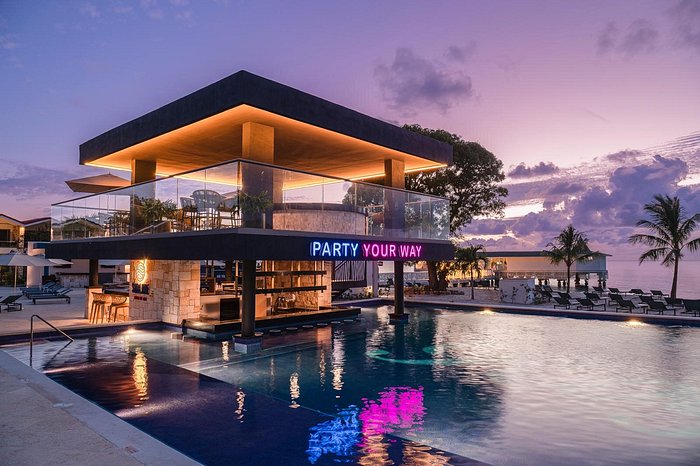 Royalton CHIC Antigua