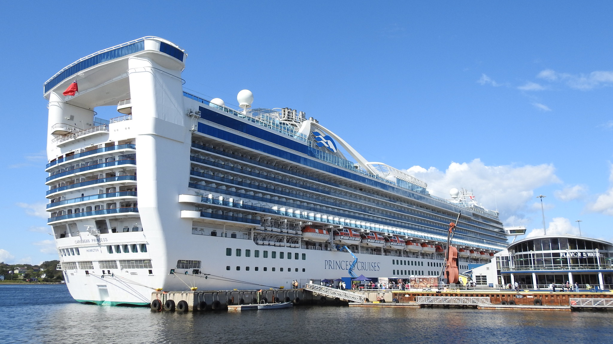 cruise ship in Canada 