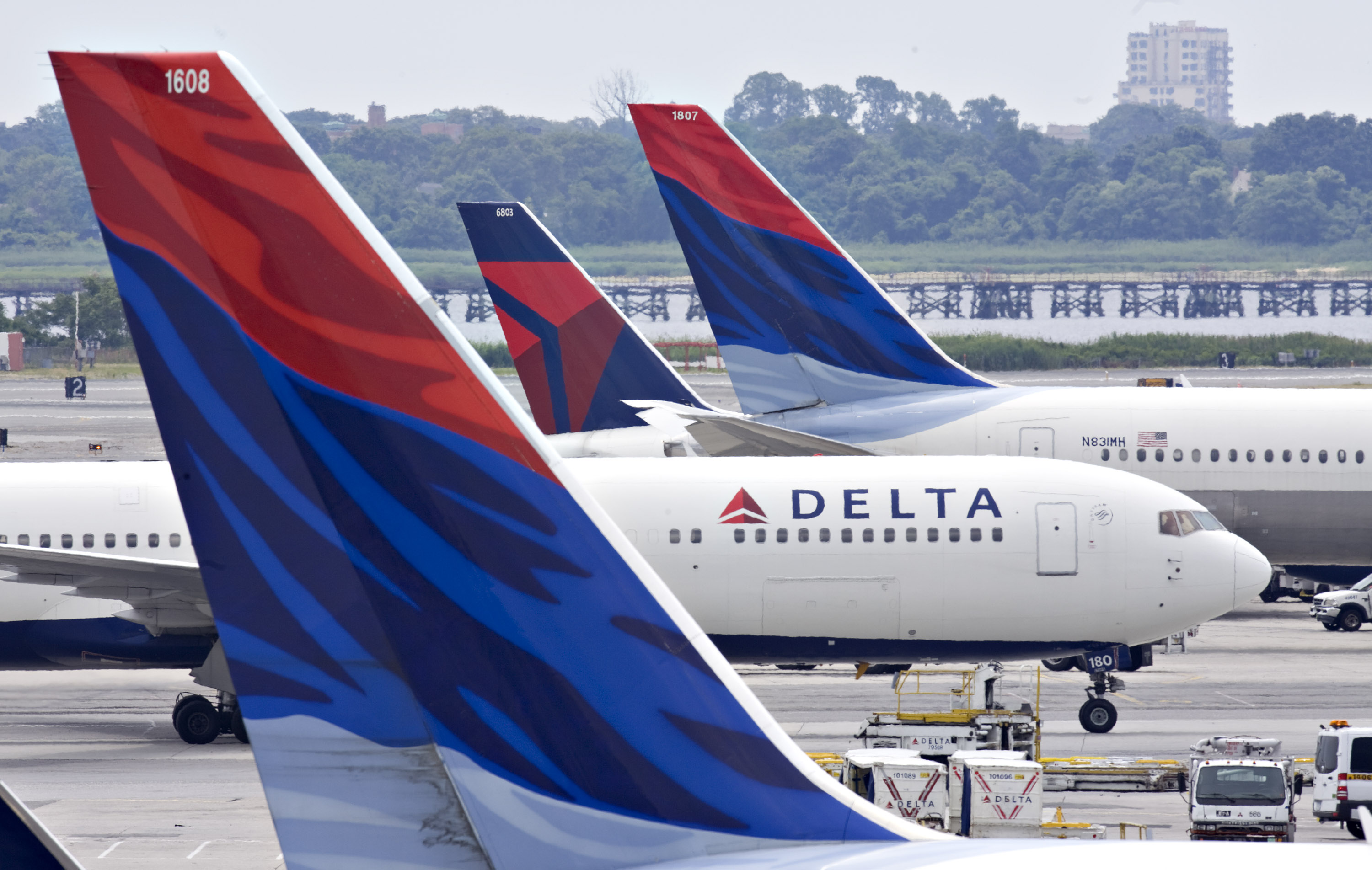 Delta airplanes