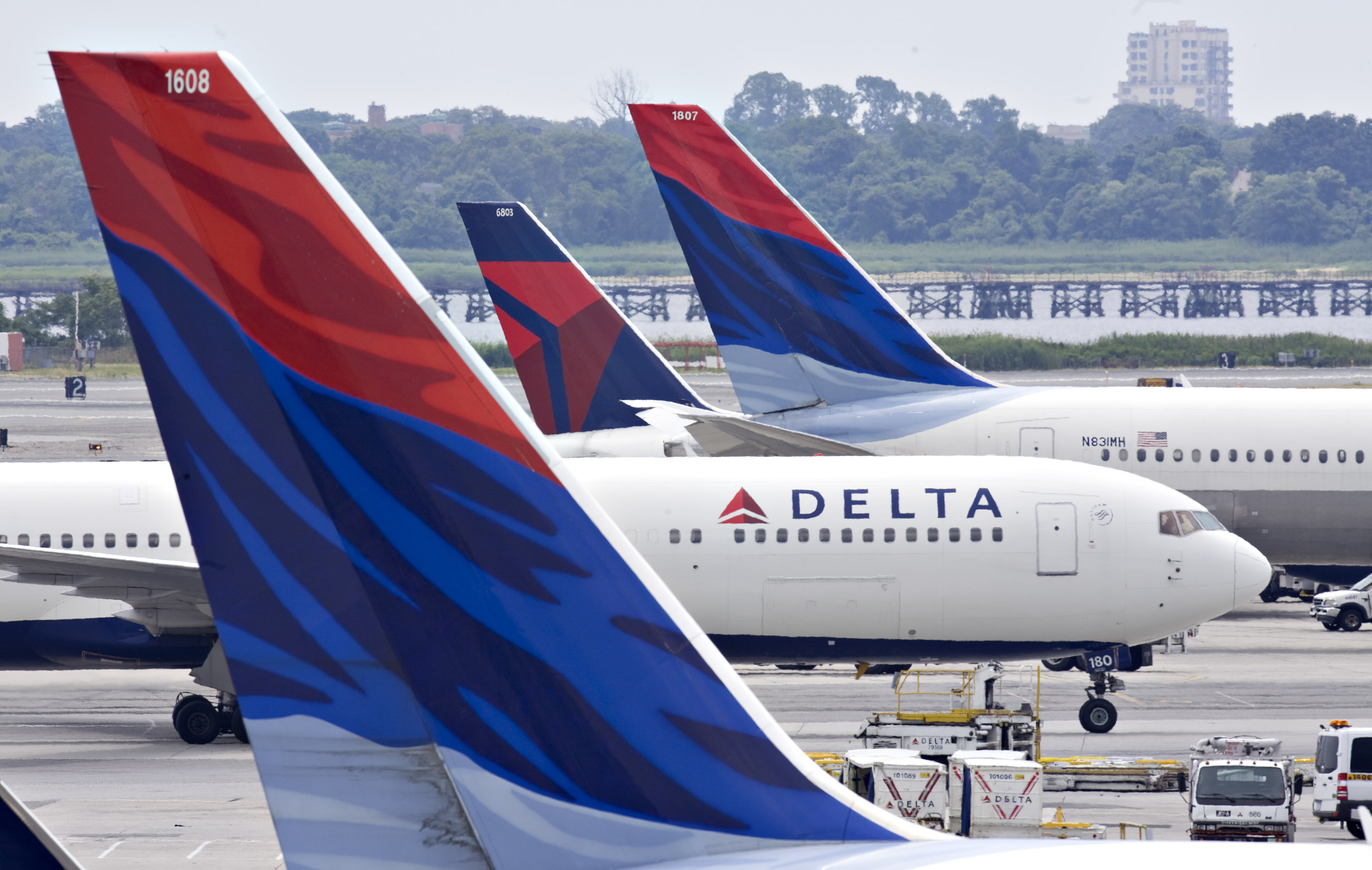 Delta airplanes