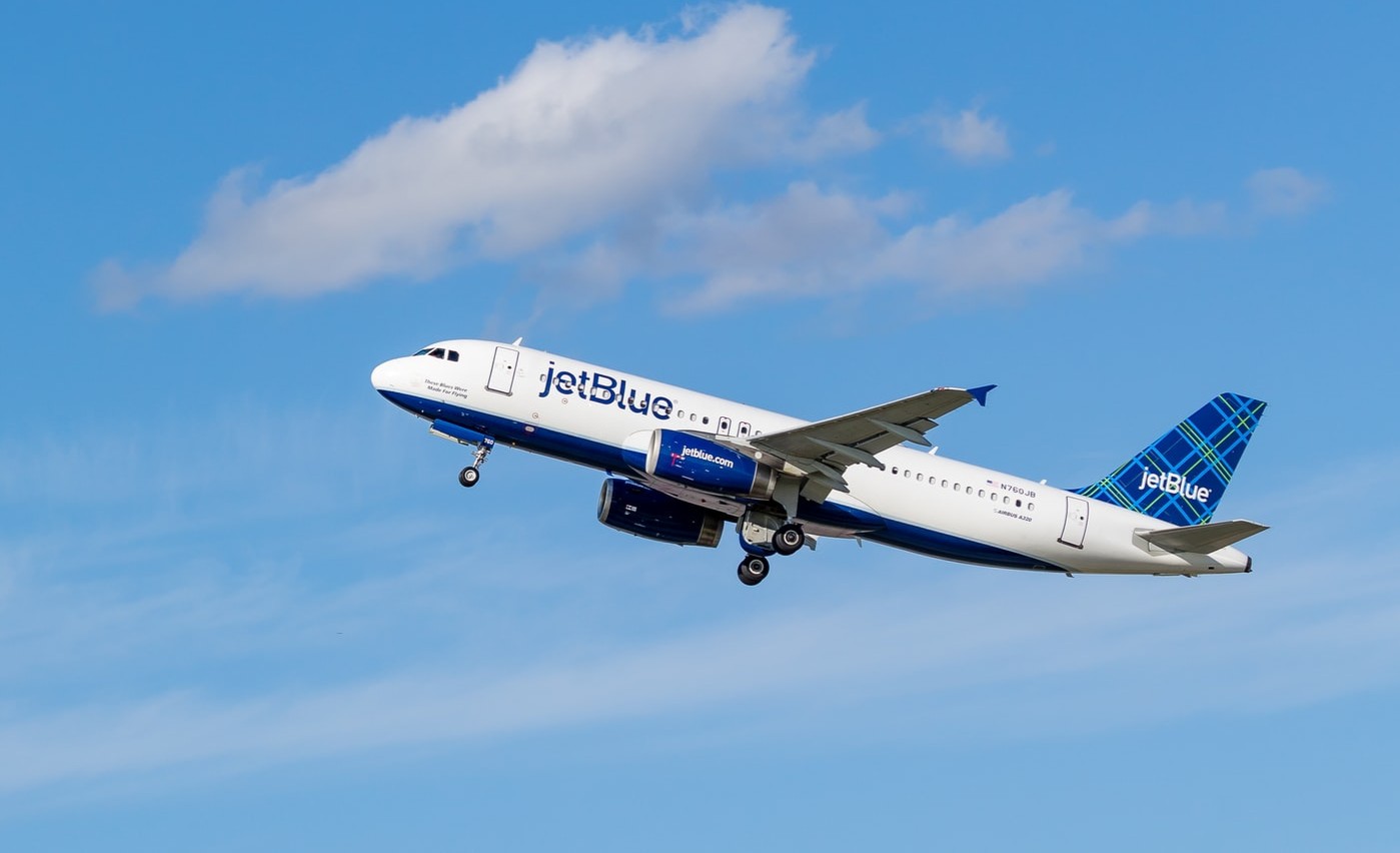 Jetblue plane rising