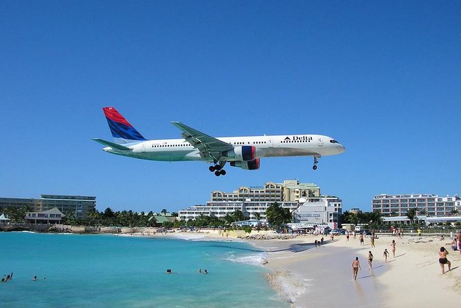 Delta aircraft landing in St Maarten