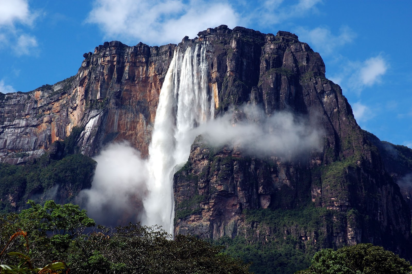 Venezuela Tries Hard to Win Tourists Back