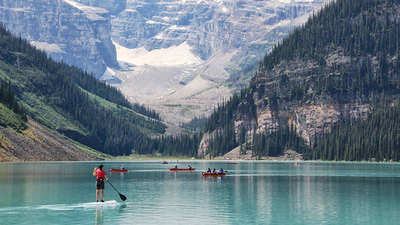Canada’s Travel Industry Lures More Foreign Tourists