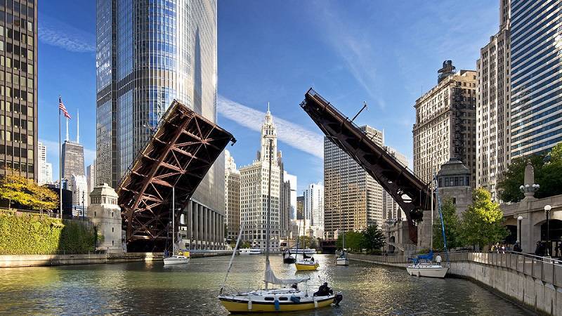 Chicago Reels in Larger Number of Foreign Visitors