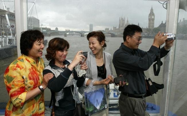 Chinese, Russian Tourists Travelling the World in Greater Numbers