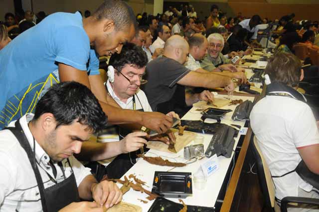 Guests Revel in Master Class on Cigar Hand-Rolling