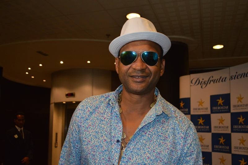 Descemer Bueno Kicks Off Cuba Road Tour
