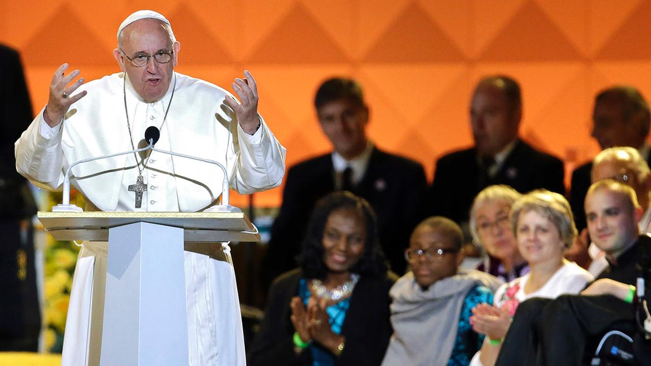 Pope Francis Addresses Thousands at Festival of Families in Philadelphia