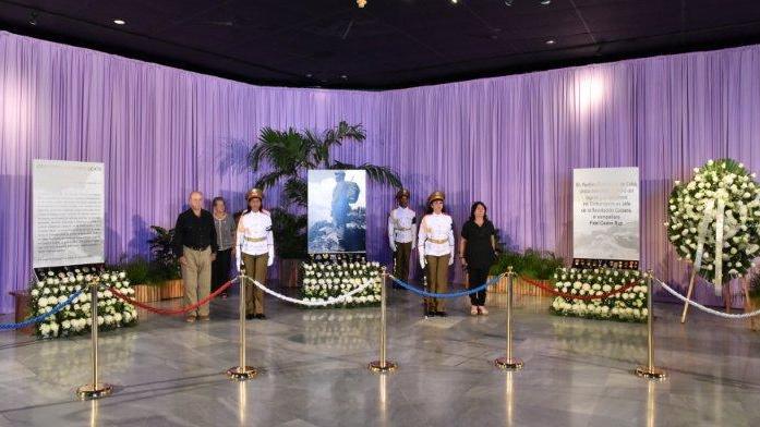 Thousands of Cubans Pay Tribute to Fidel Castro in Havana