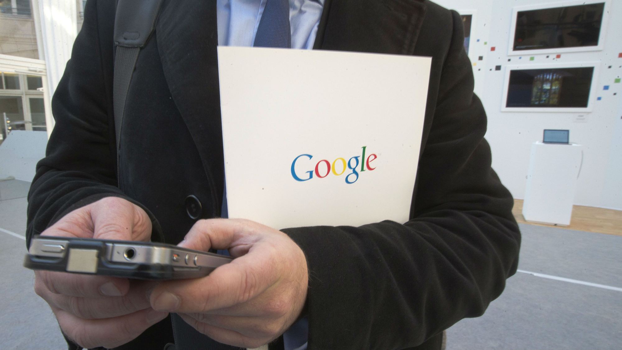 Could Google Make Free International Roaming a Reality?
