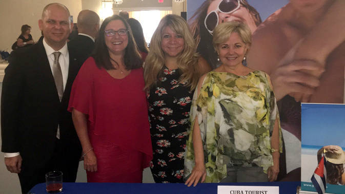 Hola Sun Hosts Annual Fiesta Cubana for Agents