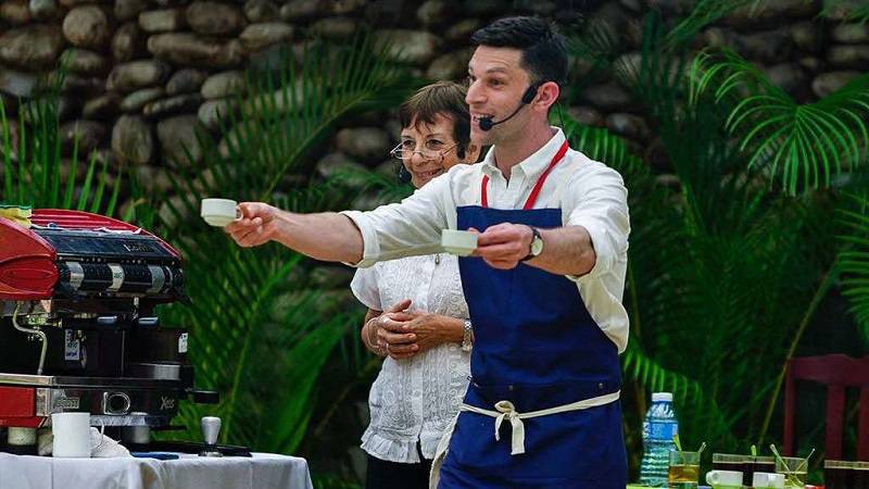 The World’s Top Barista Discourses on Coffee in Havana