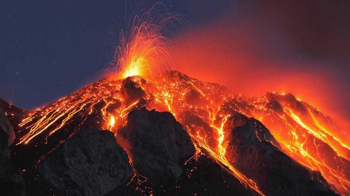 Hawaii’s Kilauea Volcano Erupts, Unleashes Earthquakes