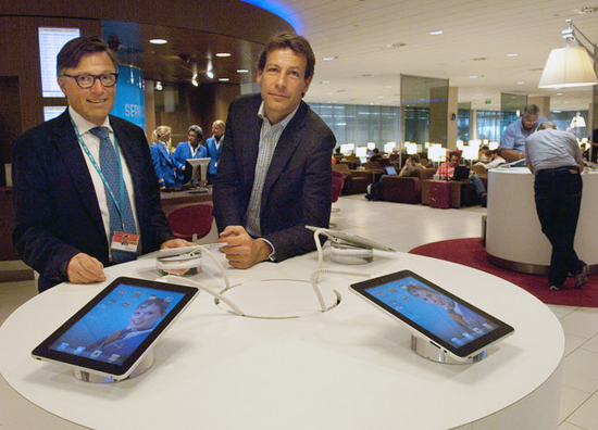 KLM Invests in Customers, Crew with iPad