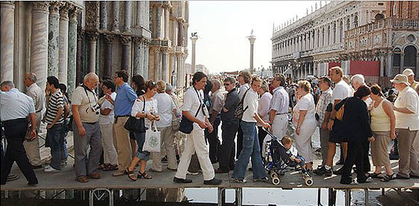 International Trips on the Rise for U.S., Global Travelers in 2014