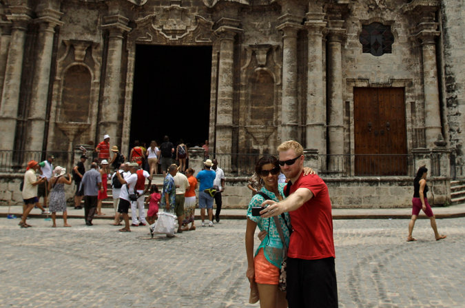 Influx of US Tourists Jam-Packs Cuba