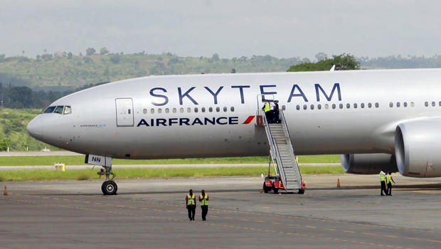 Retired Policeman Detained after Fake Bomb Found on Air France Flight