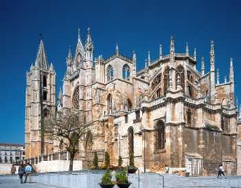 Spain, Greece Lauded as Best Value Eurozone Hot Spots