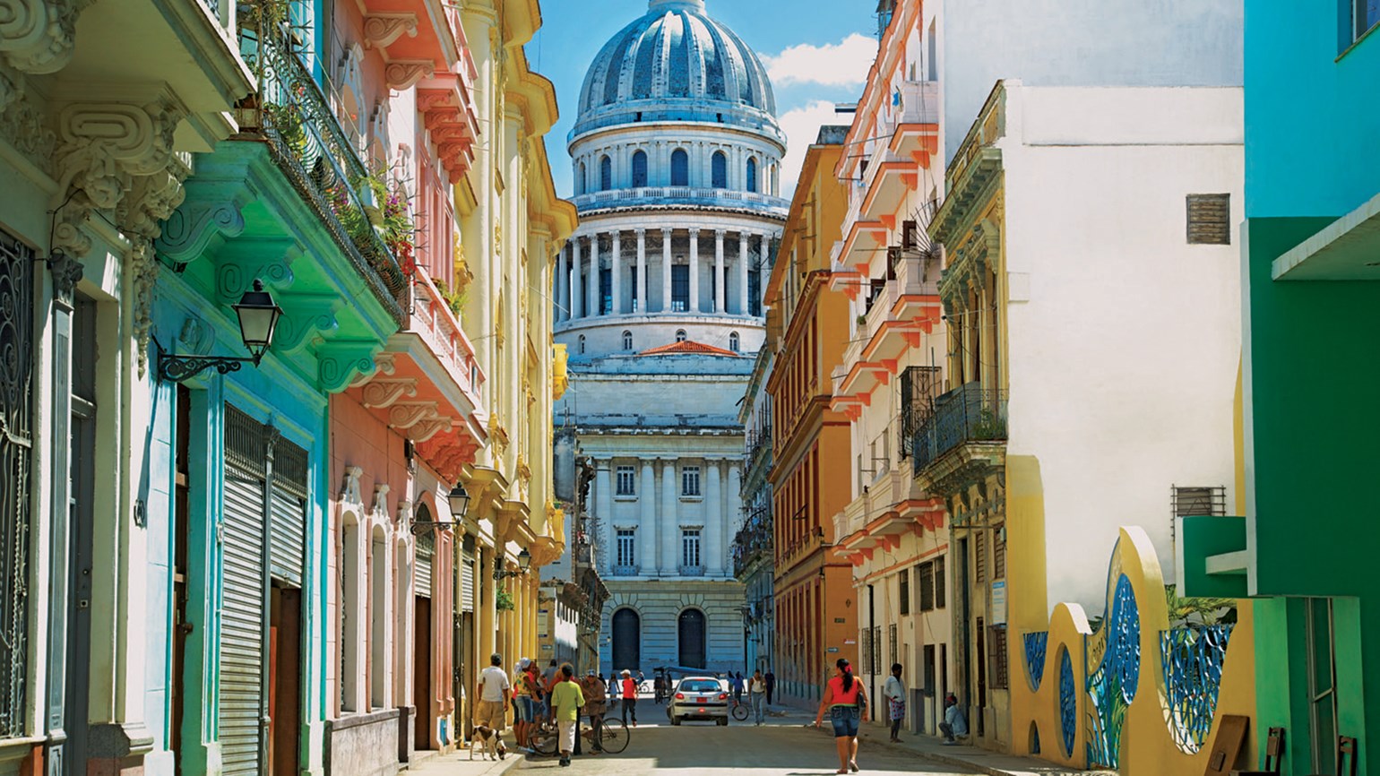 Tourists Flock to Cuba before the Predicted Modernization