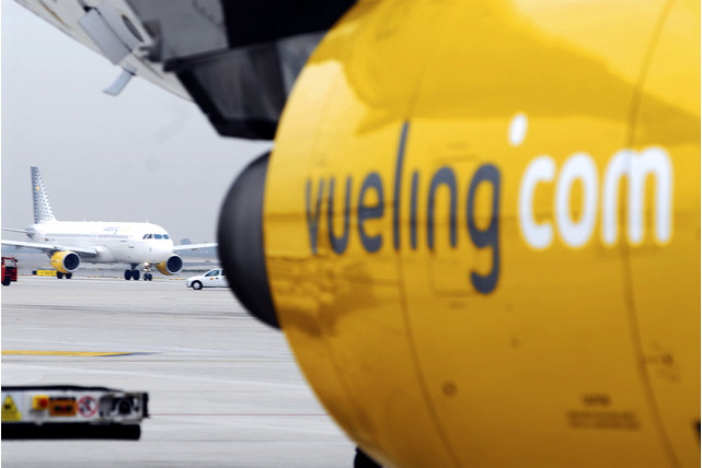 IAG to Issue Bonds to Cover Vueling Purchase