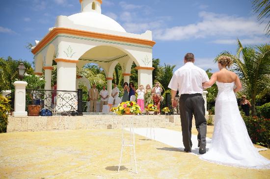 Bahia Principe Offers Complete Caribbean Wedding, Honeymoon Packages